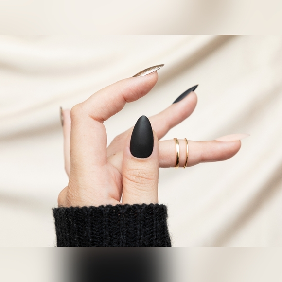 🌟 Night at the Opera, Handmade Nail Set - Picture 3 of 13